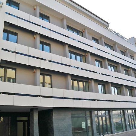Riverside Apartman With Free Parking 杰尔 外观 照片