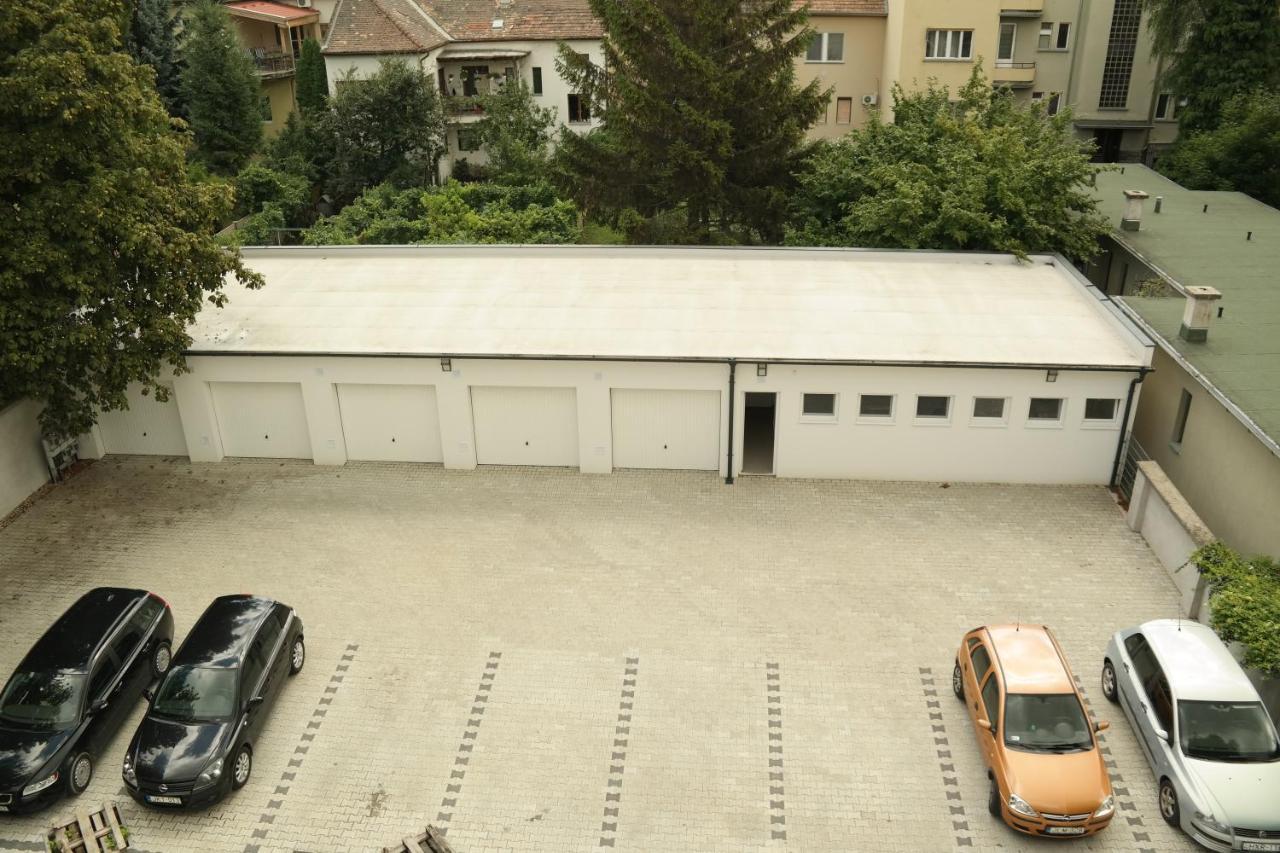 Riverside Apartman With Free Parking 杰尔 外观 照片