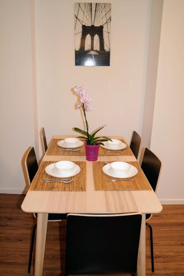 Riverside Apartman With Free Parking 杰尔 外观 照片