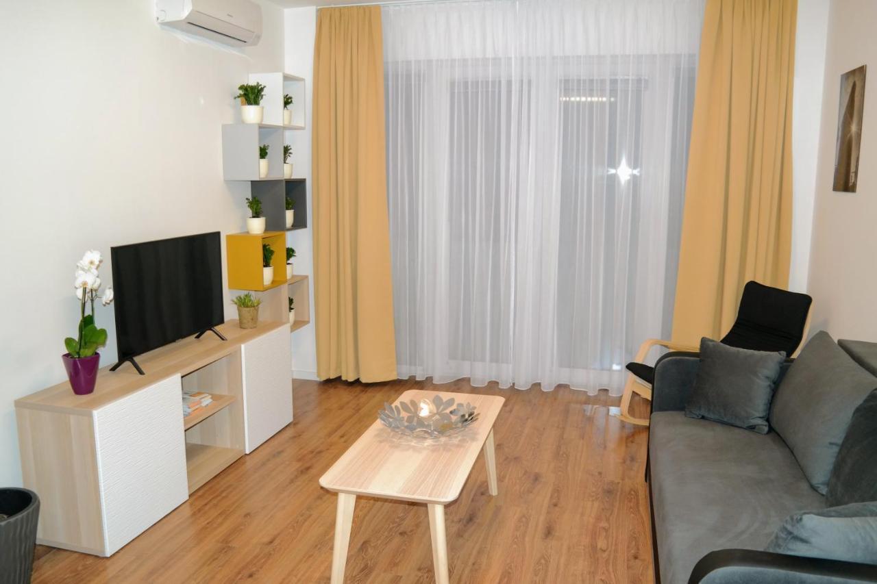 Riverside Apartman With Free Parking 杰尔 外观 照片